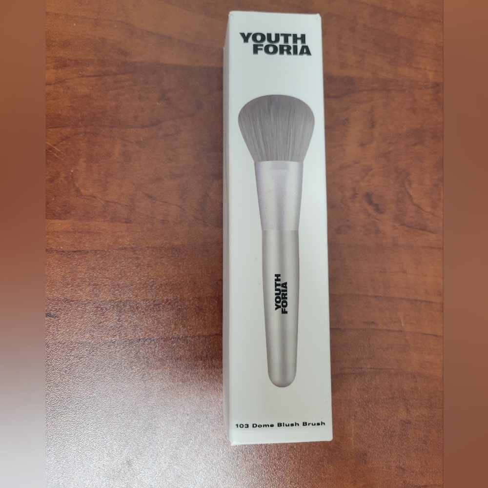 Youth foria 103 Dome Blush Brush NIB